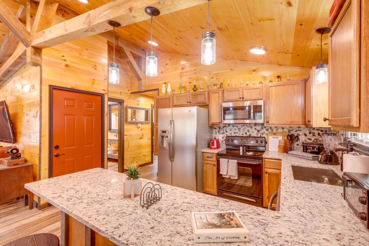 Pet-Friendly Chattanooga Cabin With Hot Tub And Kayaks Exterior photo