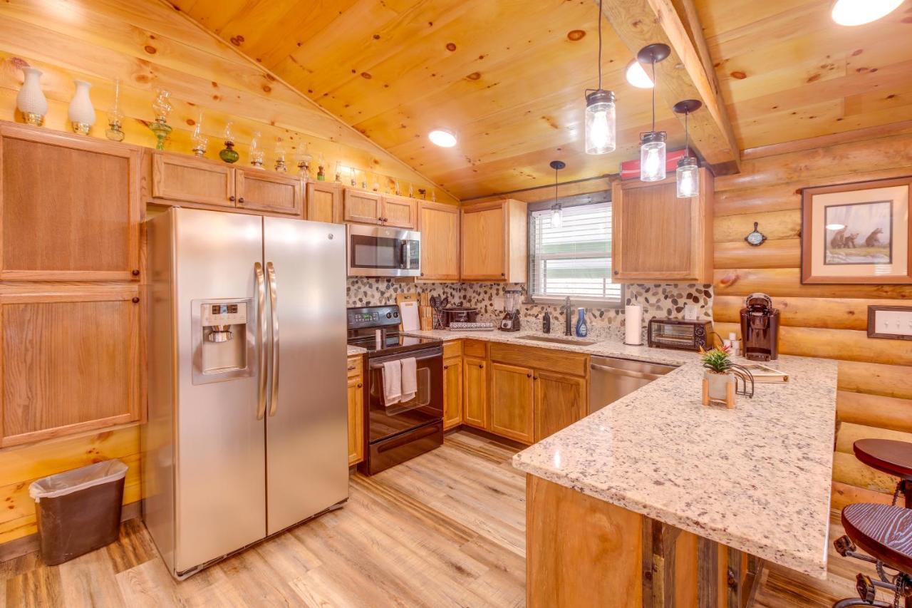 Pet-Friendly Chattanooga Cabin With Hot Tub And Kayaks Exterior photo
