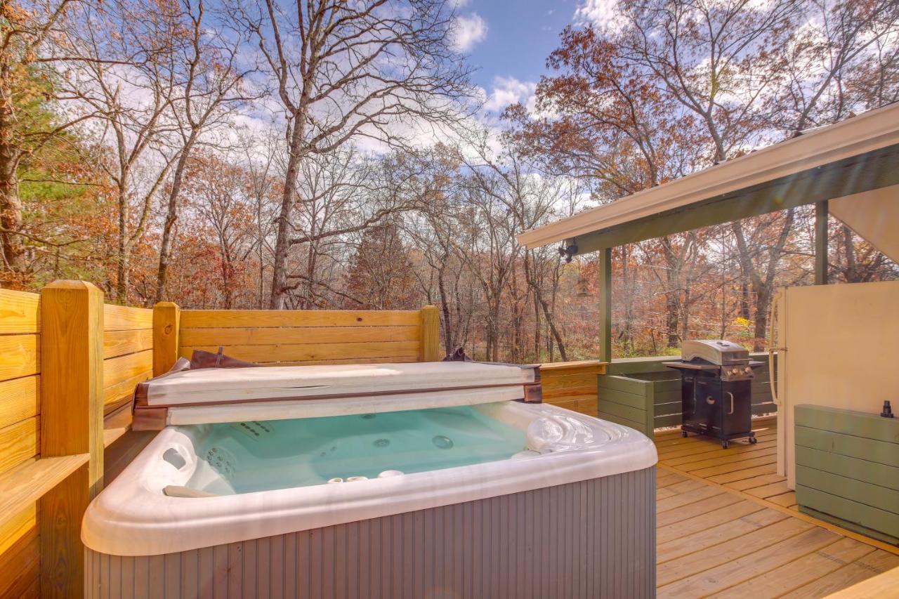 Pet-Friendly Chattanooga Cabin With Hot Tub And Kayaks Exterior photo